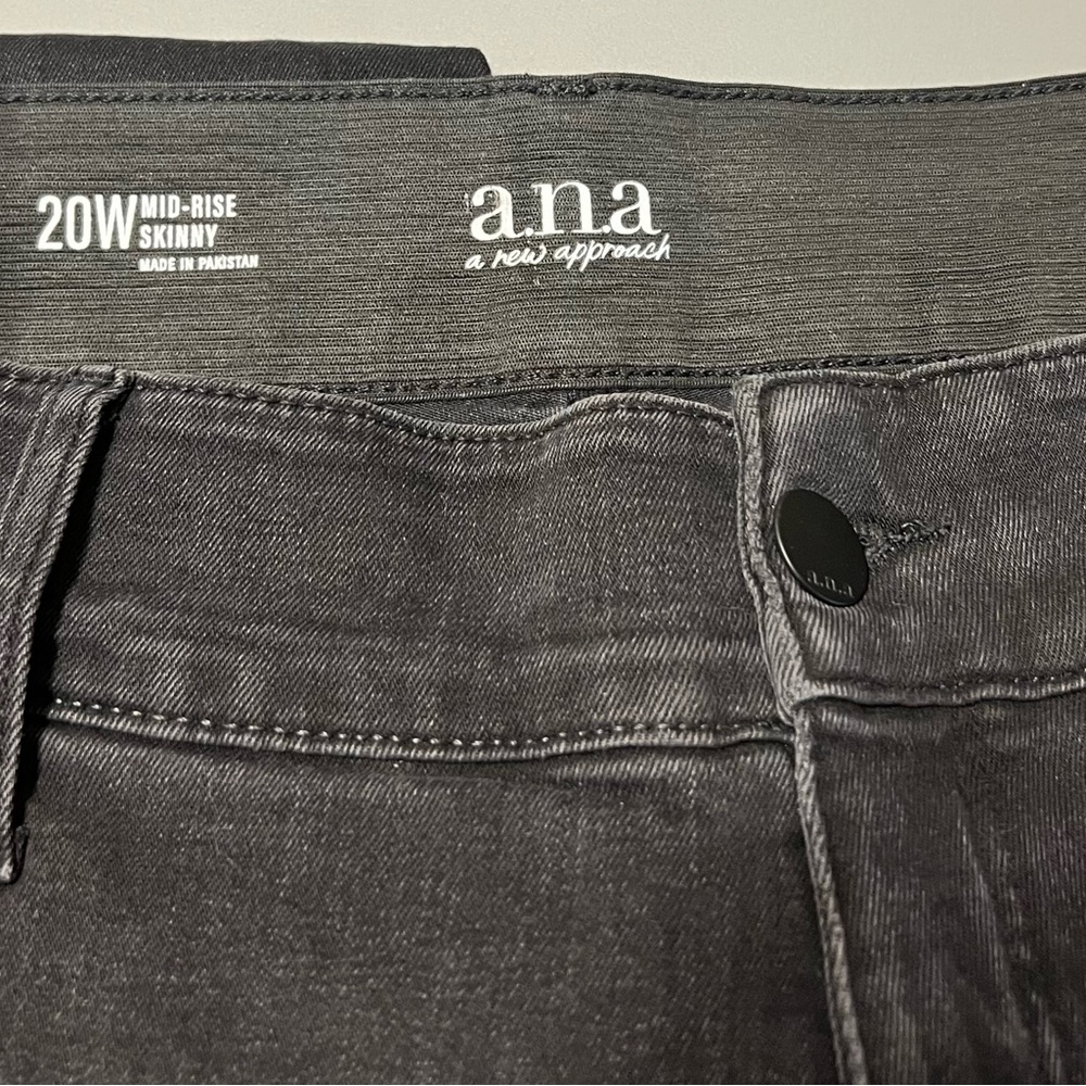 Women’s ANA mid rise skinny jeans size 20 nwt
